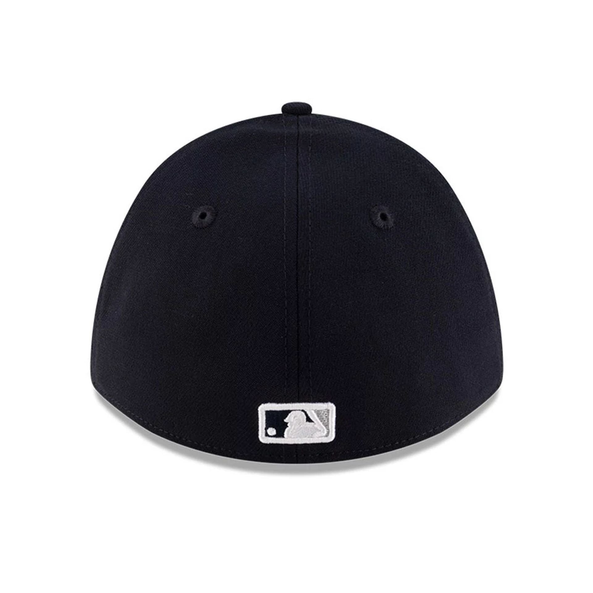 Pictured is this MLB Player Replica New York Yankees 39THIRTY M-Crown Stretch Fit cap in navy. 4
