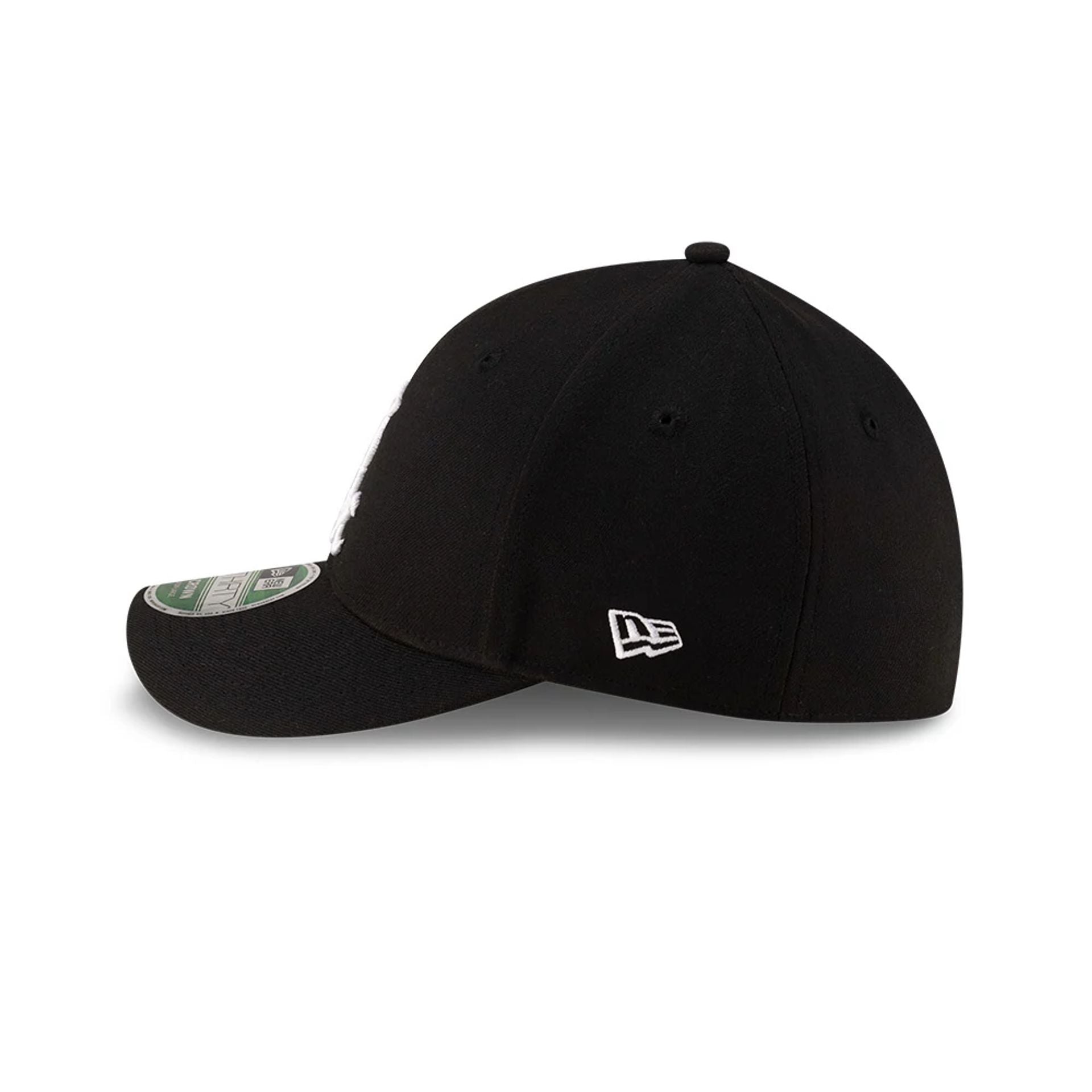 Pictured is this MLB Player Replica Chicago White Sox 39THIRTY M-Crown Stretch Fit cap in black. 5