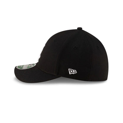 Pictured is this MLB Player Replica Chicago White Sox 39THIRTY M-Crown Stretch Fit cap in black. 5