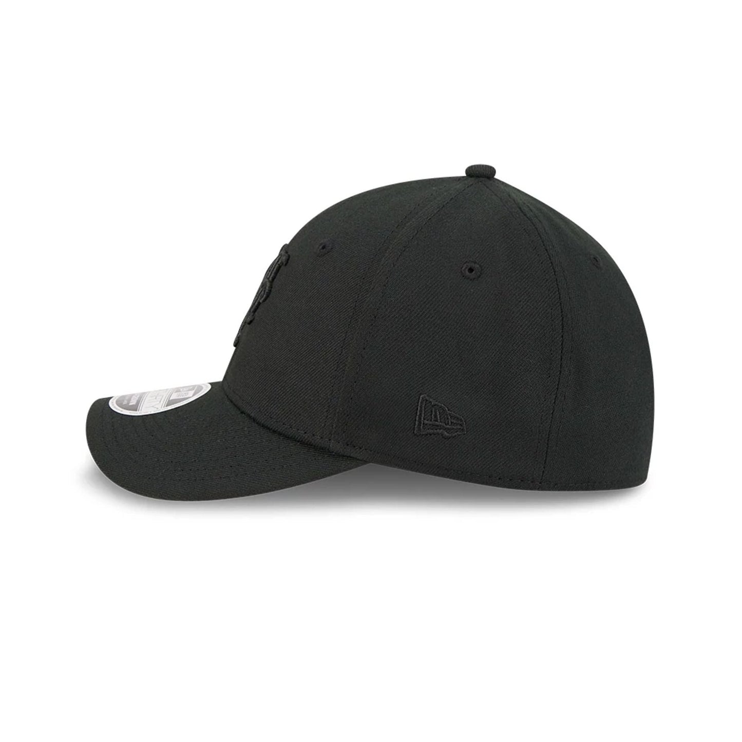 Pictured is this MLB Outline New York Mets 39THIRTY M-Crown Stretch Fit cap in black. 6