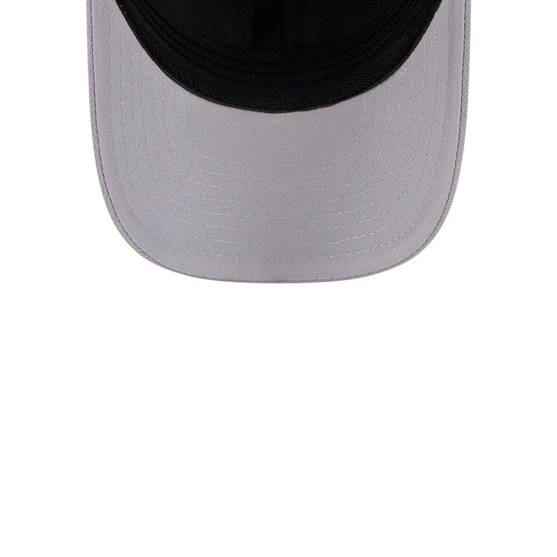 Pictured is this MLB New York Yankees 39THIRTY M-Crown Stretch Fit cap in grey. 7
