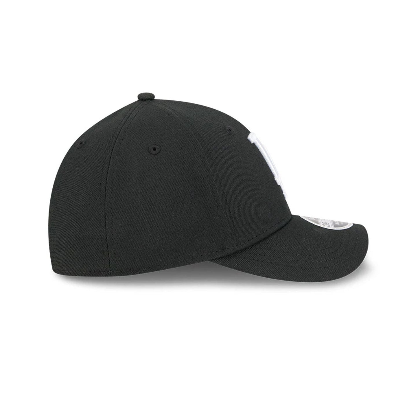 Pictured is this MLB LA Dodgers 39THIRTY M-Crown Stretch Fit cap in black. 7