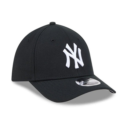 Pictured is this MLB New York Yankees 39THIRTY M-Crown Stretch Fit cap in black. 4