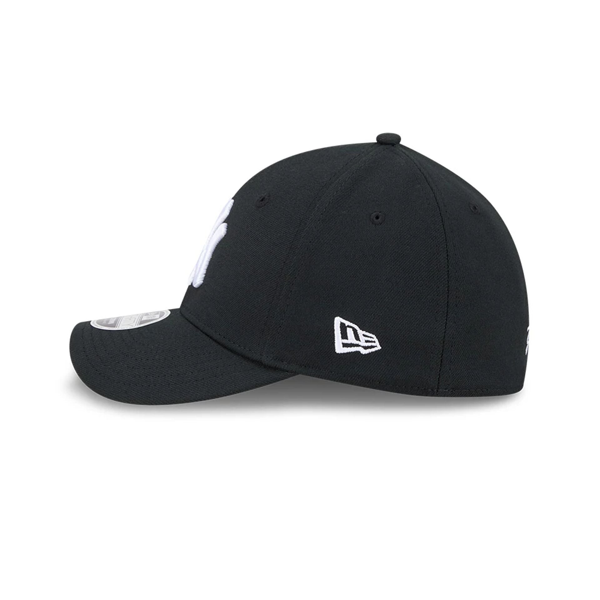 Pictured is this MLB New York Yankees 39THIRTY M-Crown Stretch Fit cap in black. 6