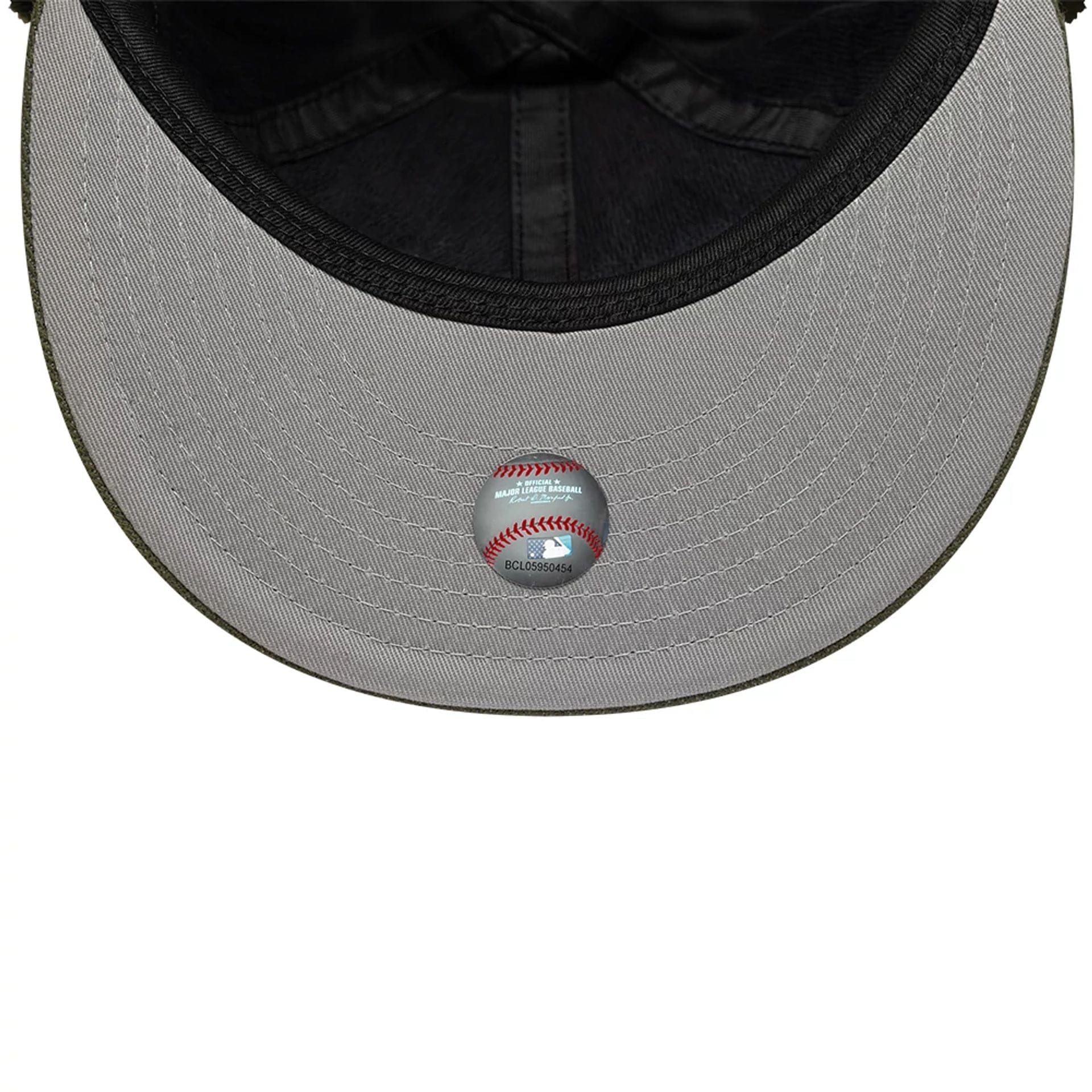 This is a Chicago White Sox MLB Camo Green Retro Crown 59FIFTY Fitted Cap 3