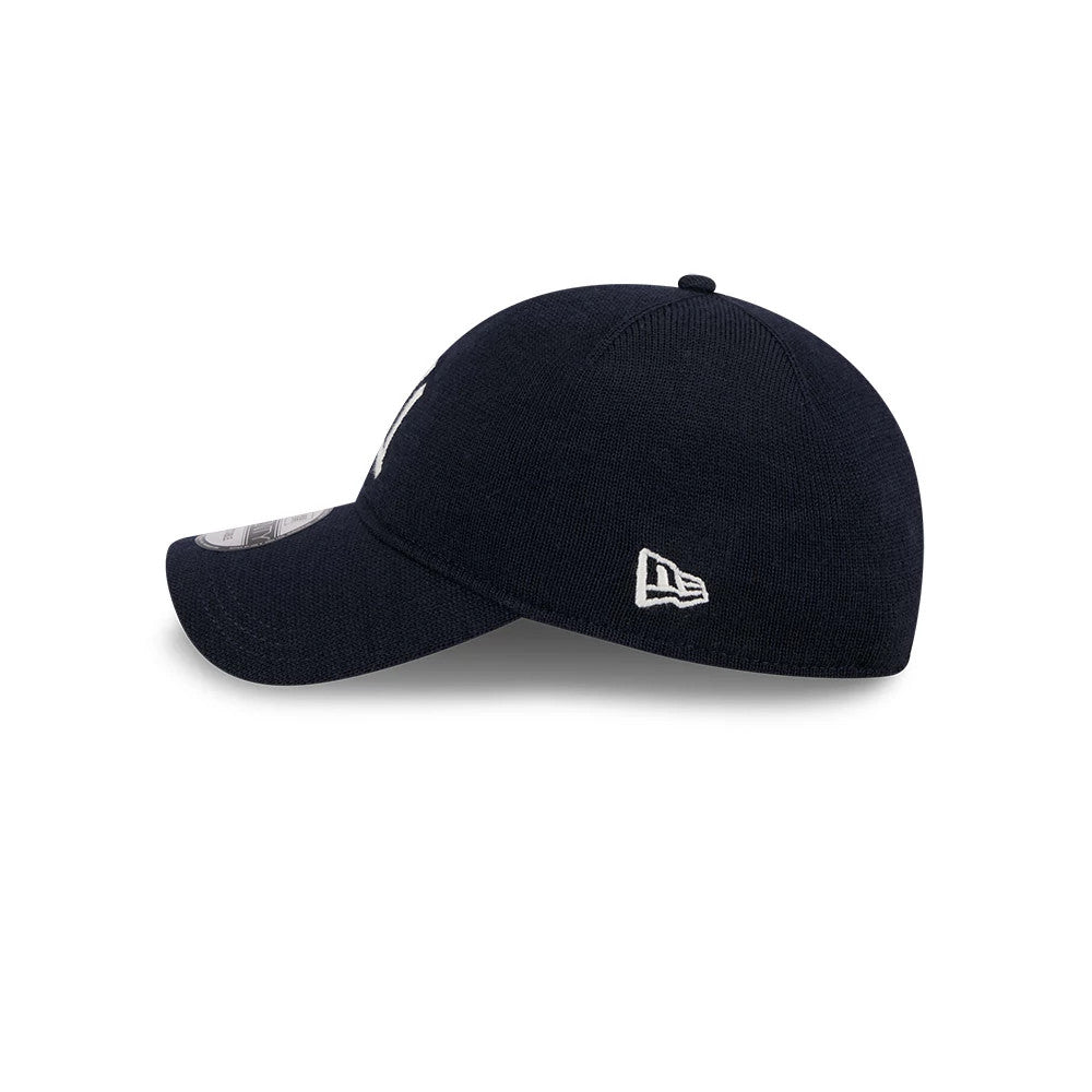 This is a New York Yankees MLB Merino Wool Navy 9TWENTY Adjustable Cap 4