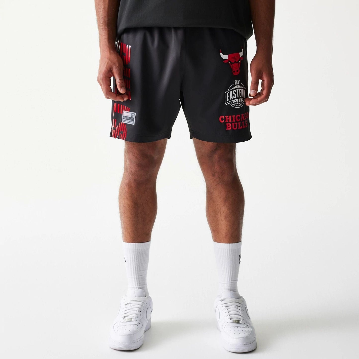 The model is wearing this NBA Match Chicago Bulls Oversized Shorts in black. 1