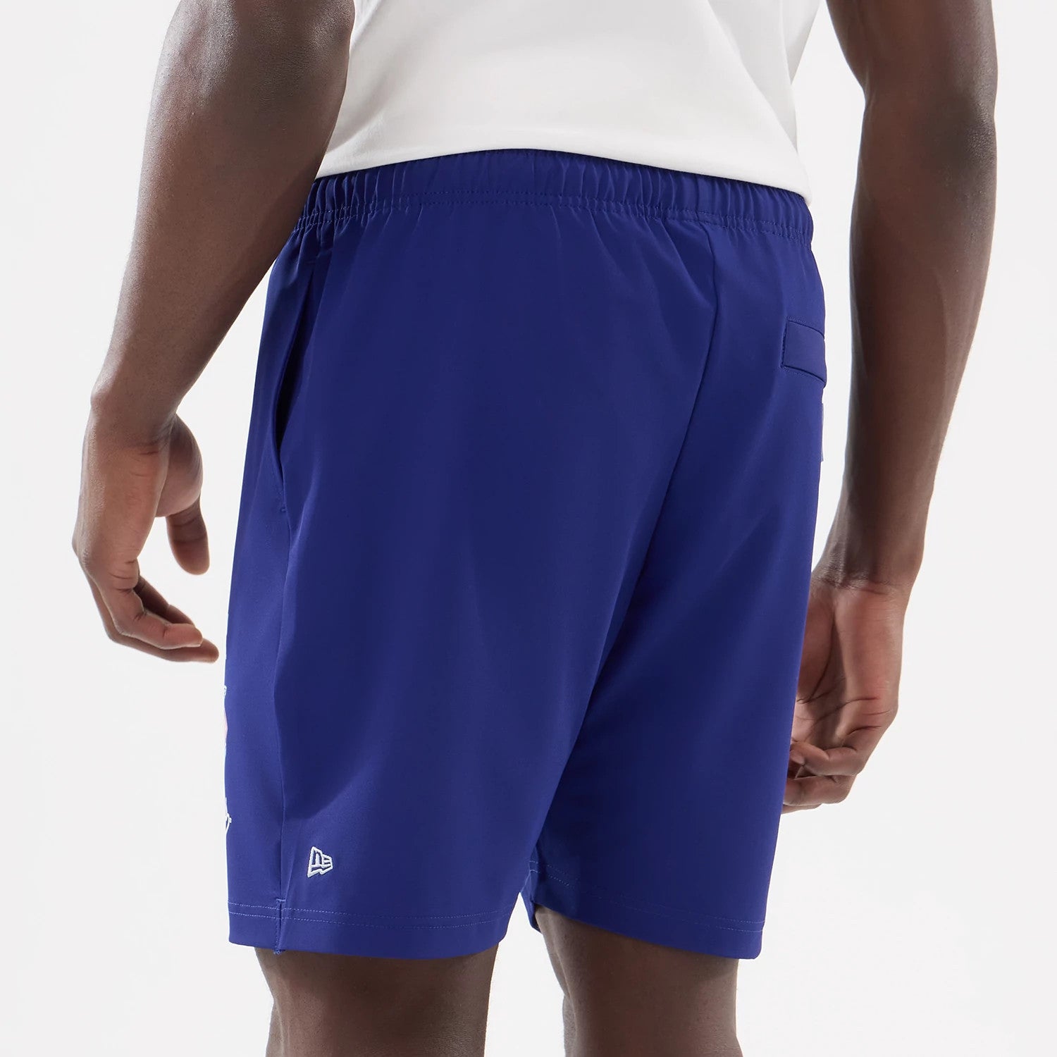 The model is wearing this MLB Match LA Dodgers Oversized Shorts in dark blue. 4