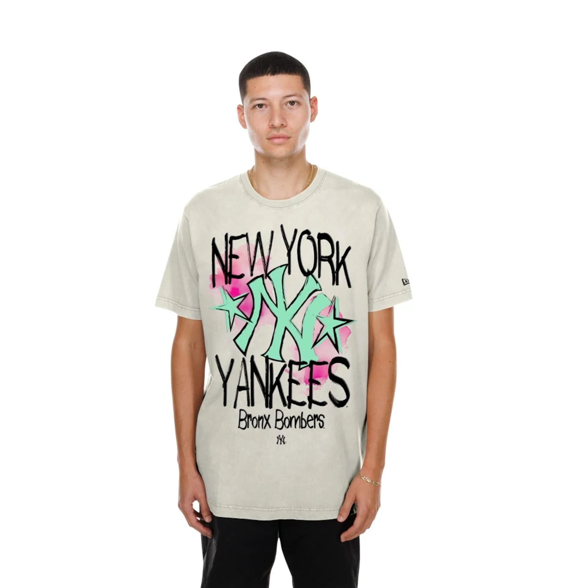 The model is wearing this MLB Street Art Graphic New York Yankees T-Shirt in light beige. 1