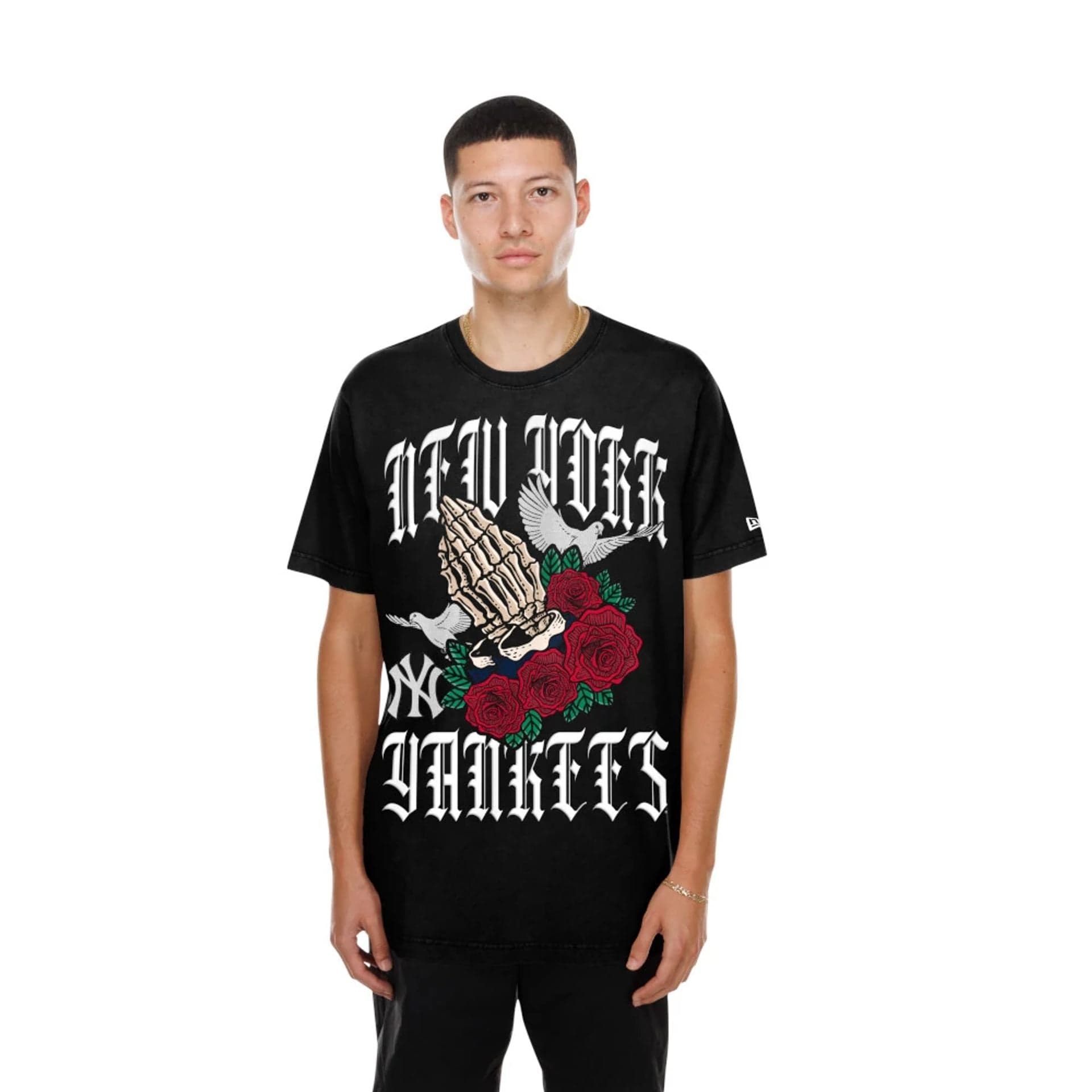 The model is wearing this MLB Script Graphic New York Yankees T-Shirt in black. 1