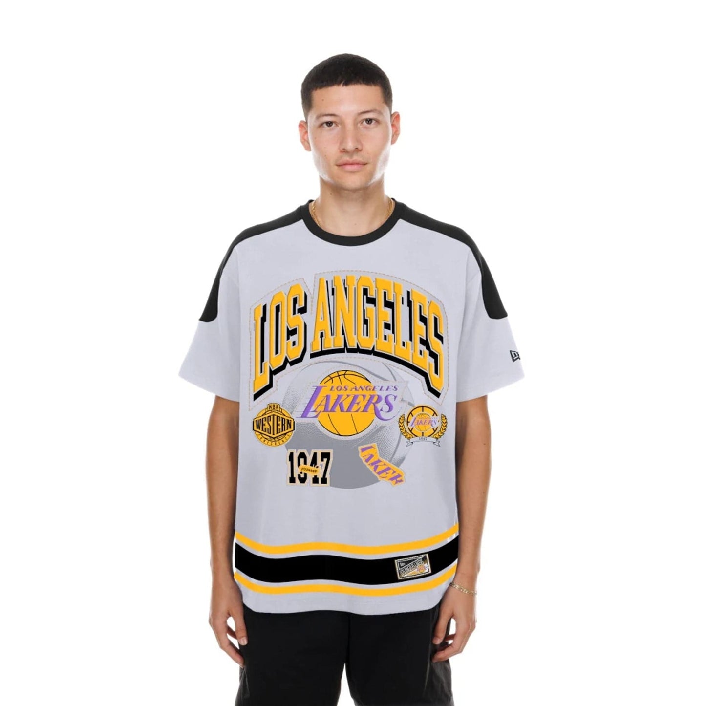 The model is wearing this NBA Sport Classic LA Lakers T-Shirt in white. 1