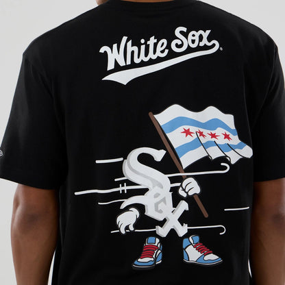 The model is wearing this MLB Graphic Chicago White Sox T-Shirt in black. 3