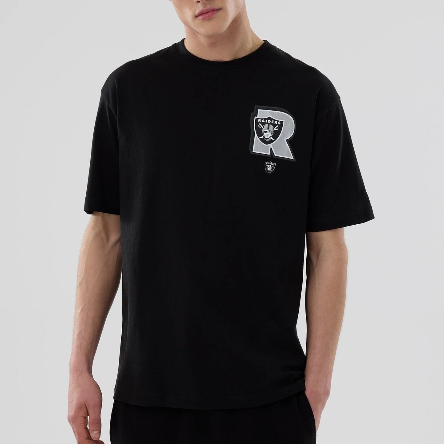 The model is wearing this NFL Graphic Las Vegas Raiders T-Shirt in black. 5