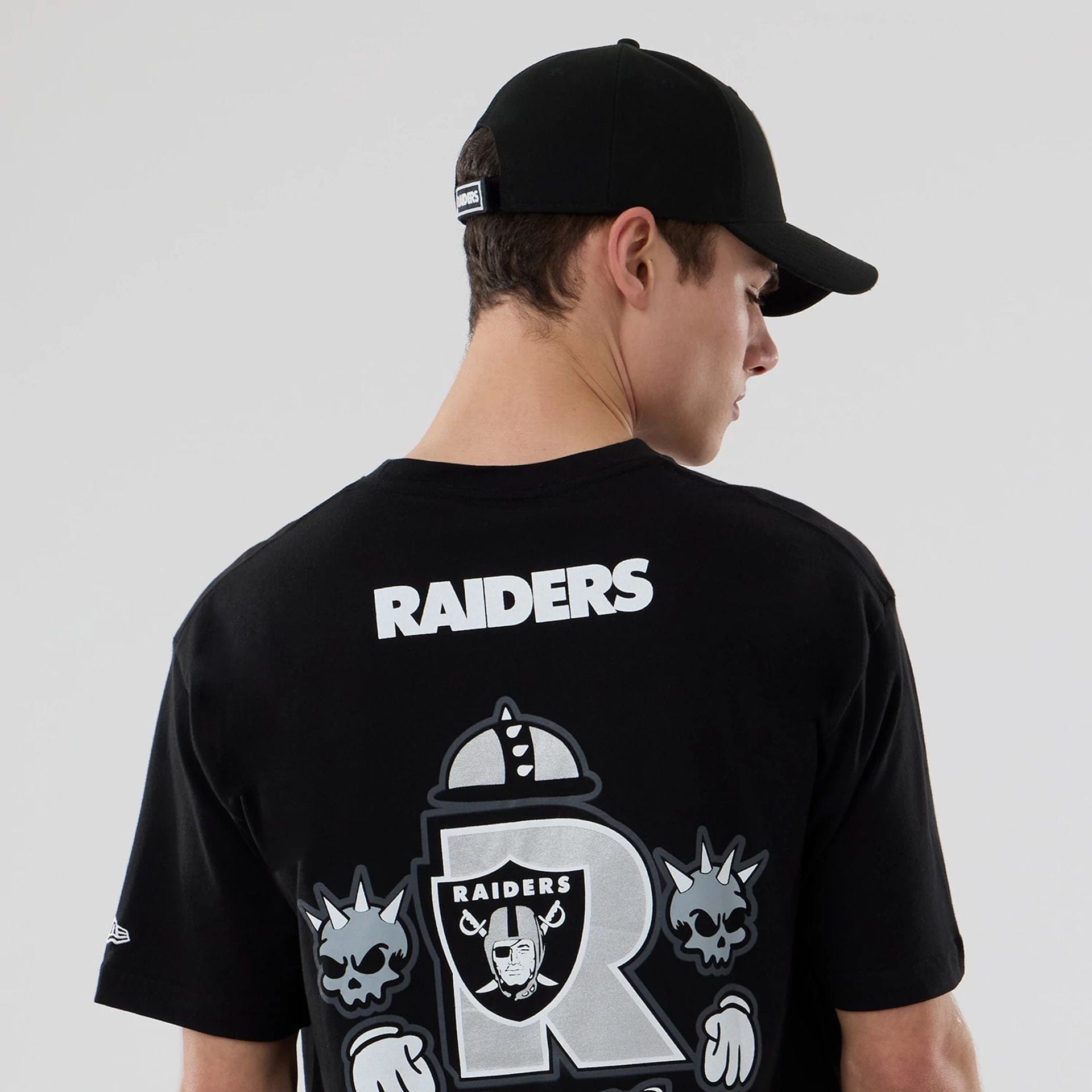 The model is wearing this NFL Graphic Las Vegas Raiders T-Shirt in black. 4