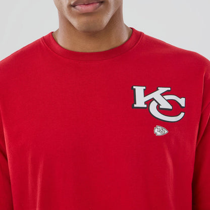 The model is wearing this NFL Graphic Kansas City Chiefs T-Shirt in red. 3
