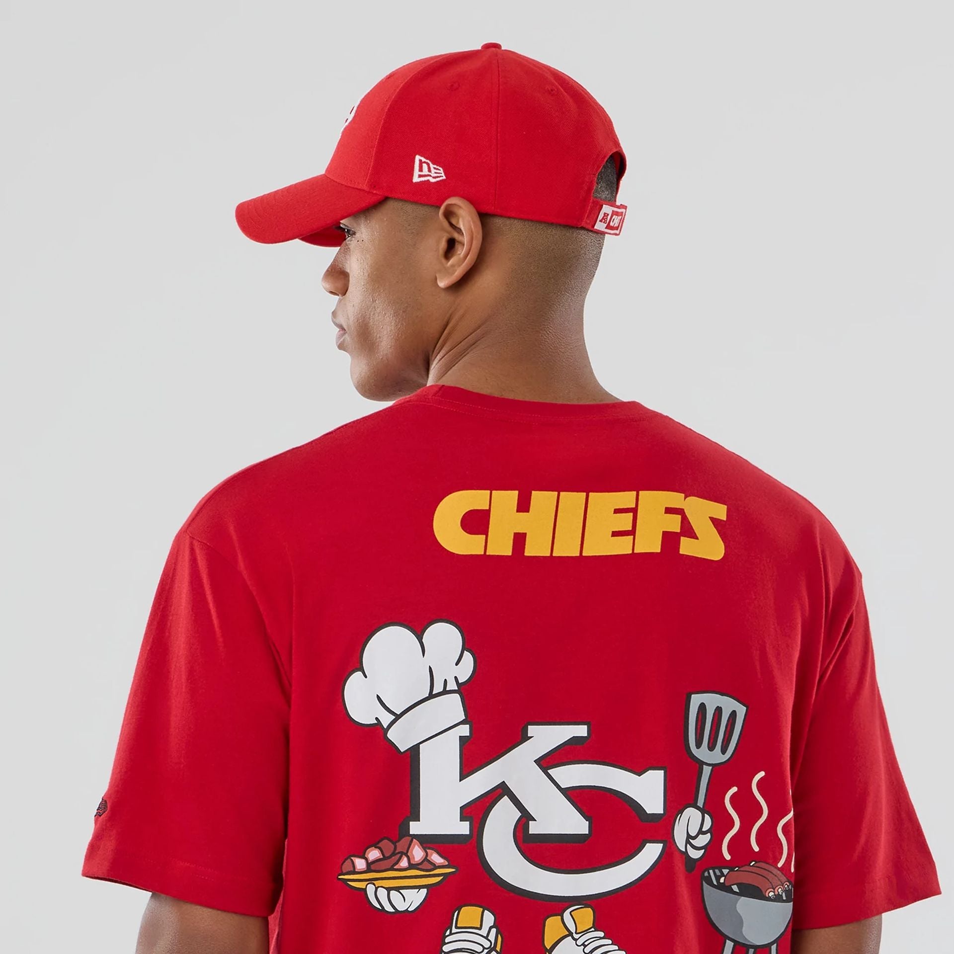 The model is wearing this NFL Graphic Kansas City Chiefs T-Shirt in red. 6