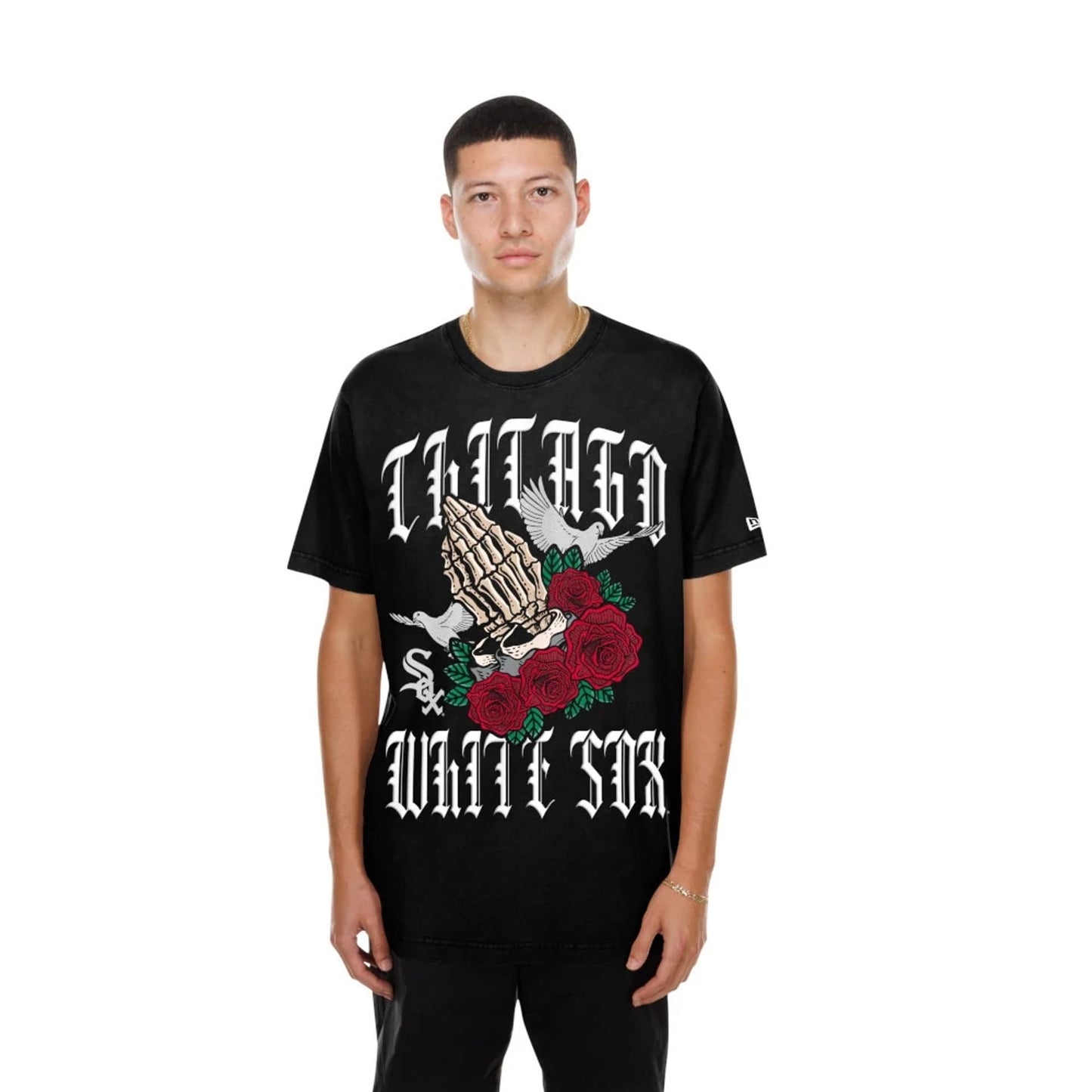 The model is wearing this MLB Script Graphic Chicago White Sox T-Shirt in black. 1