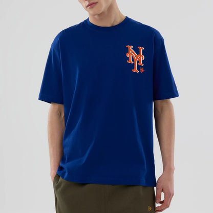 The model is wearing this MLB Graphic New York Mets T-Shirt in blue. 7