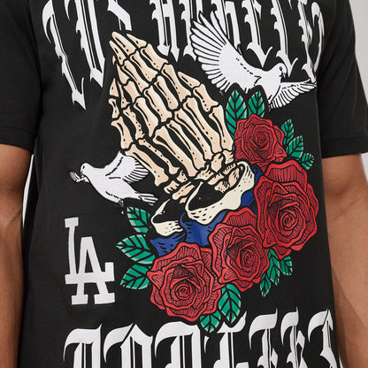 The model is wearing this MLB Script Graphic LA Dodgers T-Shirt in black. 4