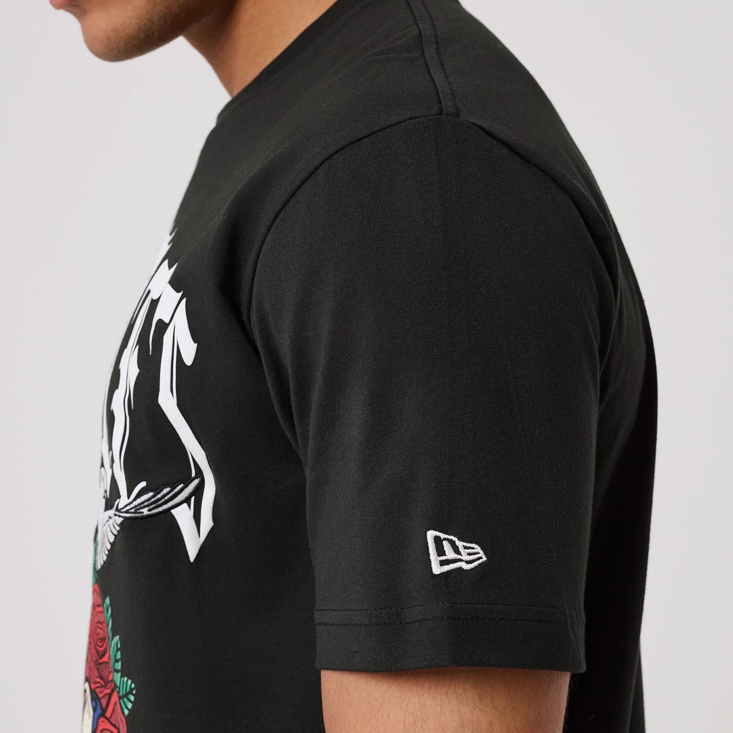 The model is wearing this MLB Script Graphic LA Dodgers T-Shirt in black. 6