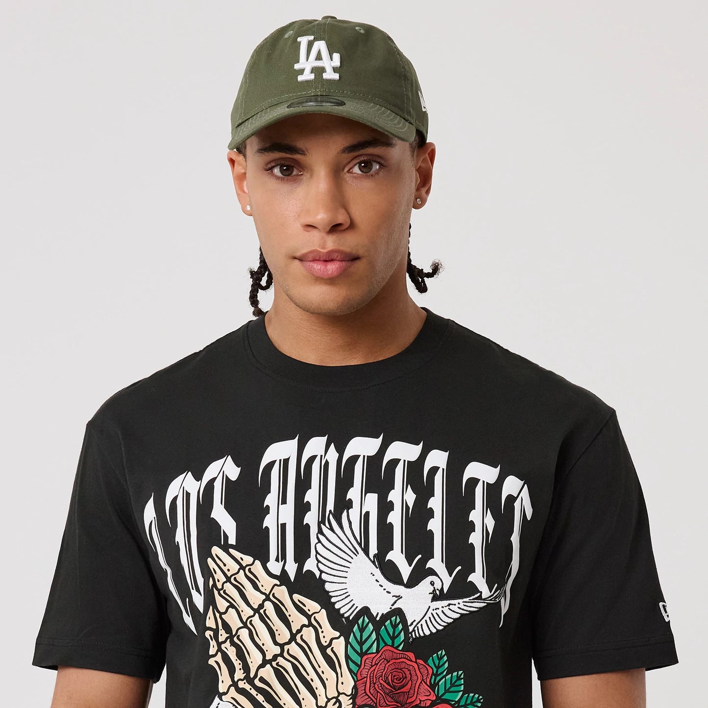The model is wearing this MLB Script Graphic LA Dodgers T-Shirt in black. 5