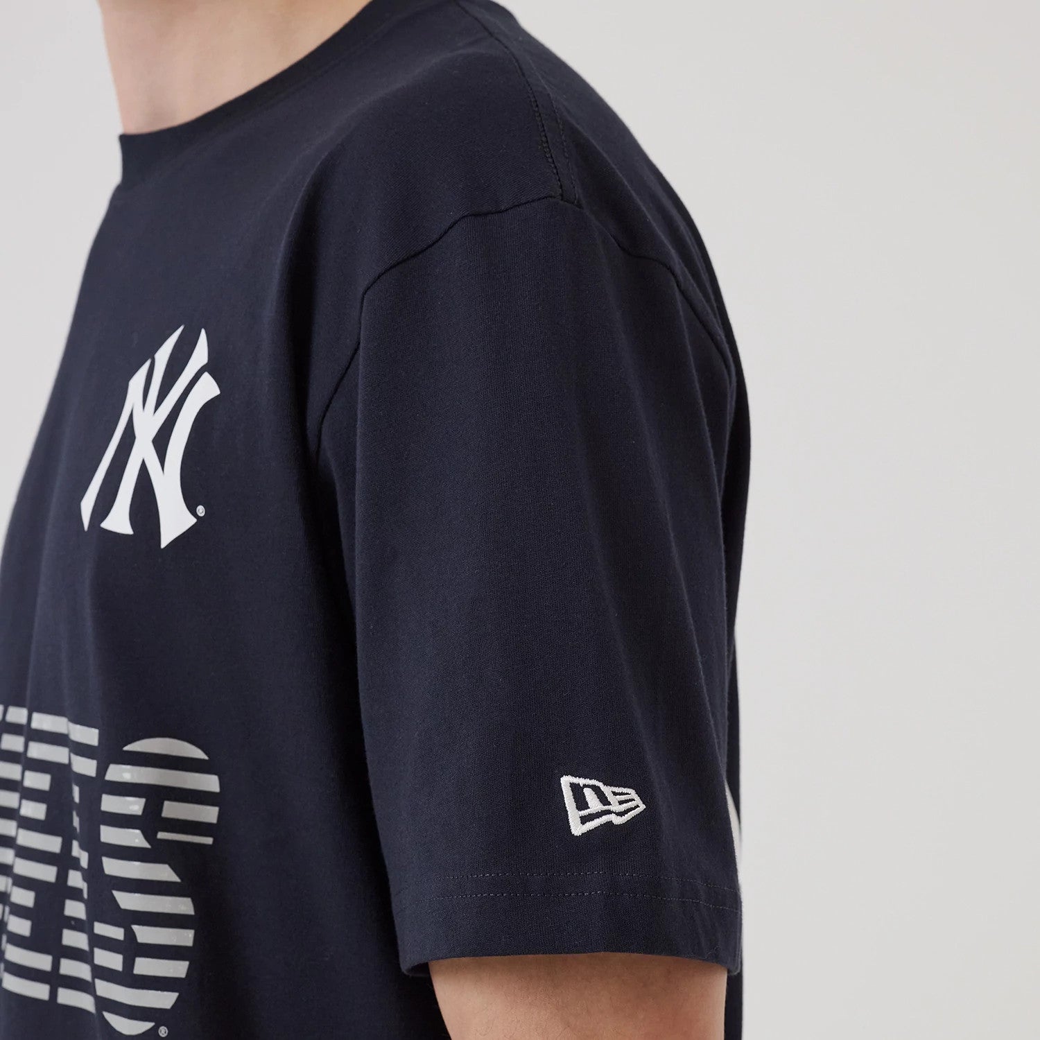 The model is wearing this MLB Match New York Yankees T-Shirt in navy. 6