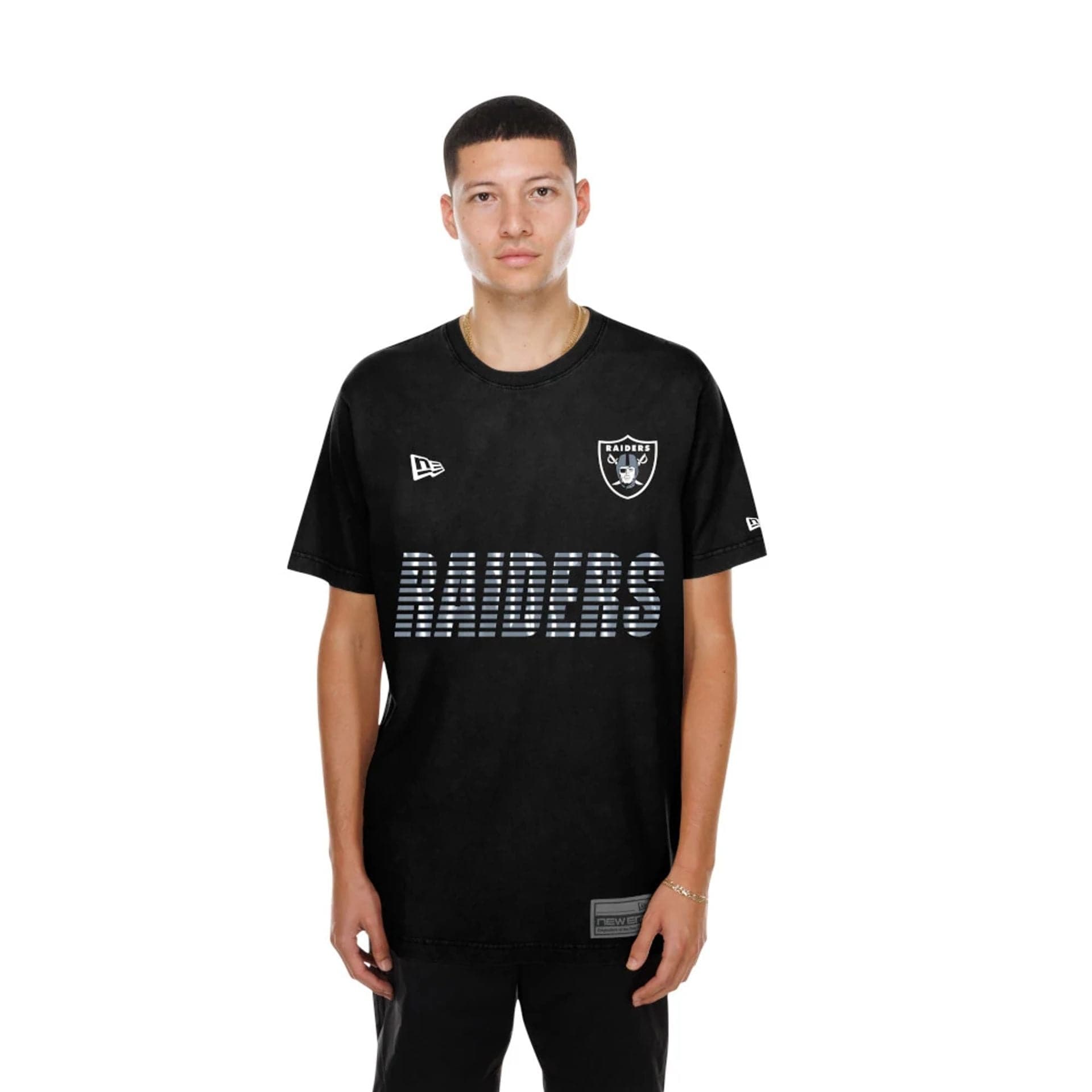 The model is wearing this NFL Match Las Vegas Raiders T-Shirt in black. 1