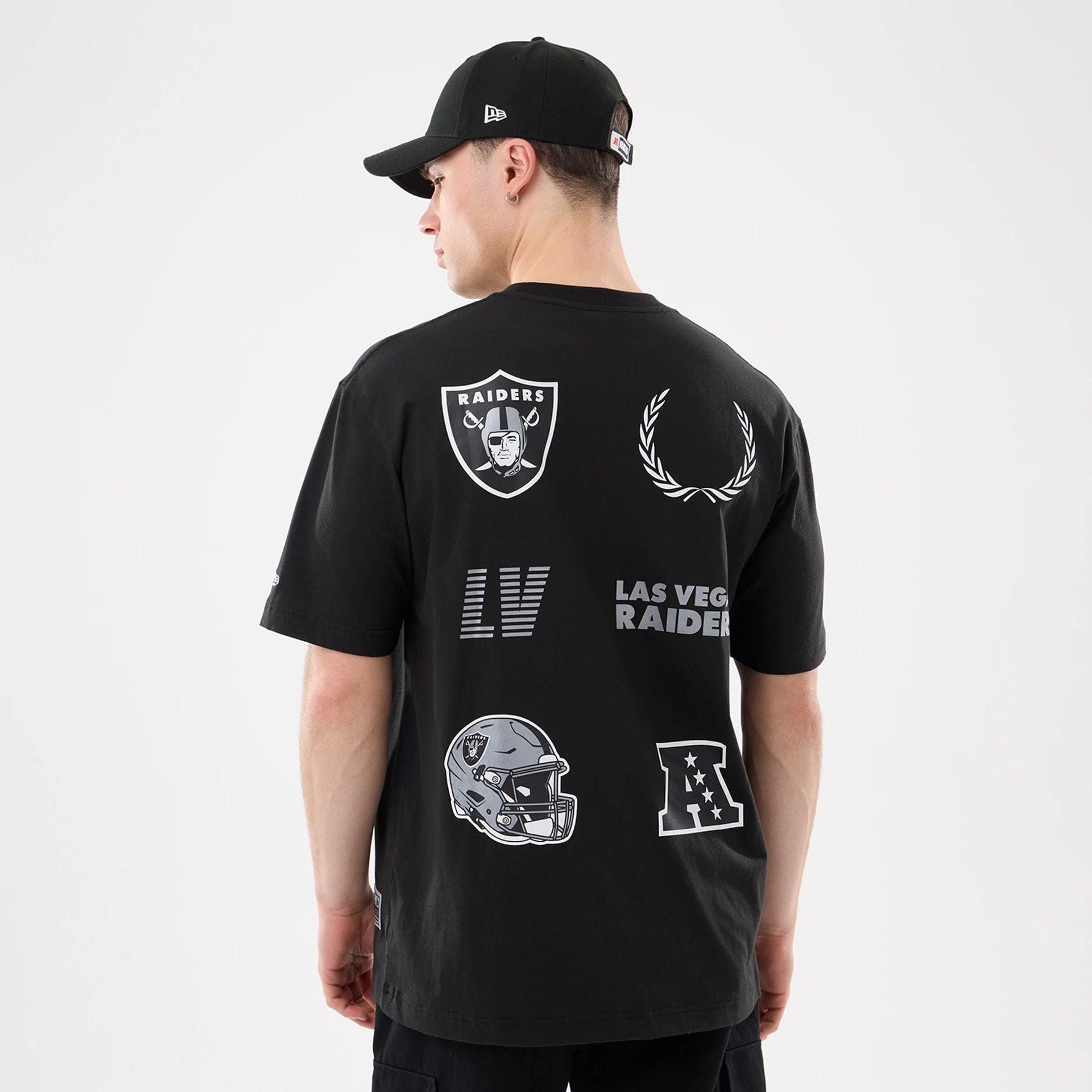 The model is wearing this NFL Match Las Vegas Raiders T-Shirt in black. 2