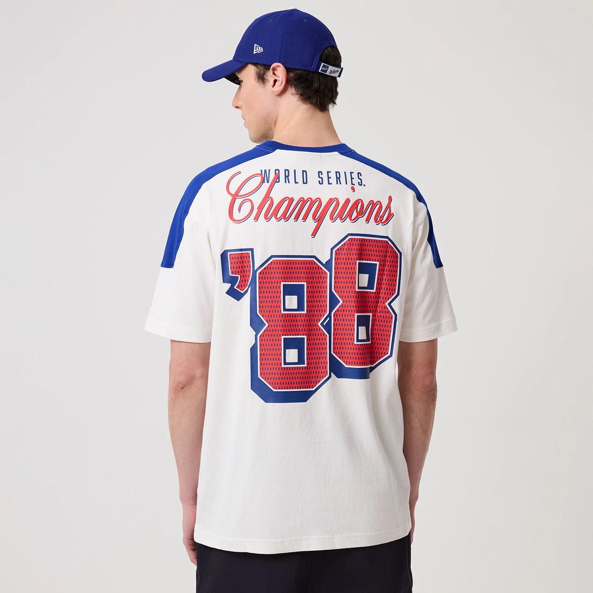 The model is wearing this MLB Sport Classic LA Dodgers T-Shirt in white. 2