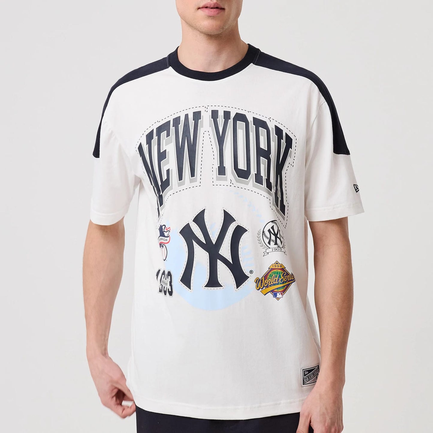 The model is wearing this MLB Sport Classic New York Yankees T-Shirt in white. 5
