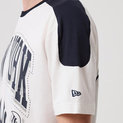 The model is wearing this MLB Sport Classic New York Yankees T-Shirt in white. 6