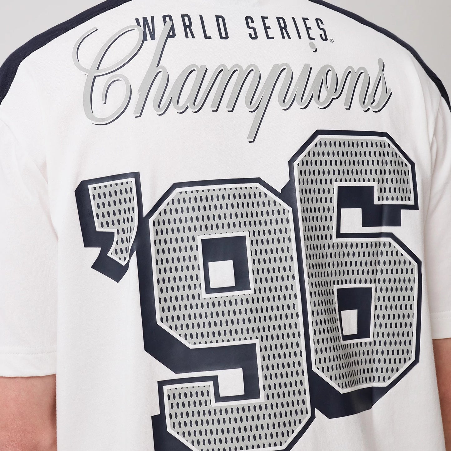 The model is wearing this MLB Sport Classic World Series New York Yankees T-Shirt in white. 4