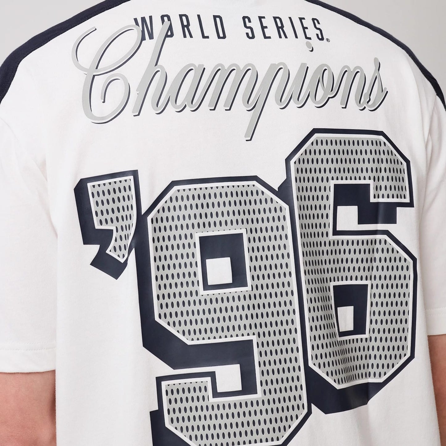 The model is wearing this MLB Sport Classic World Series New York Yankees T-Shirt in white. 4
