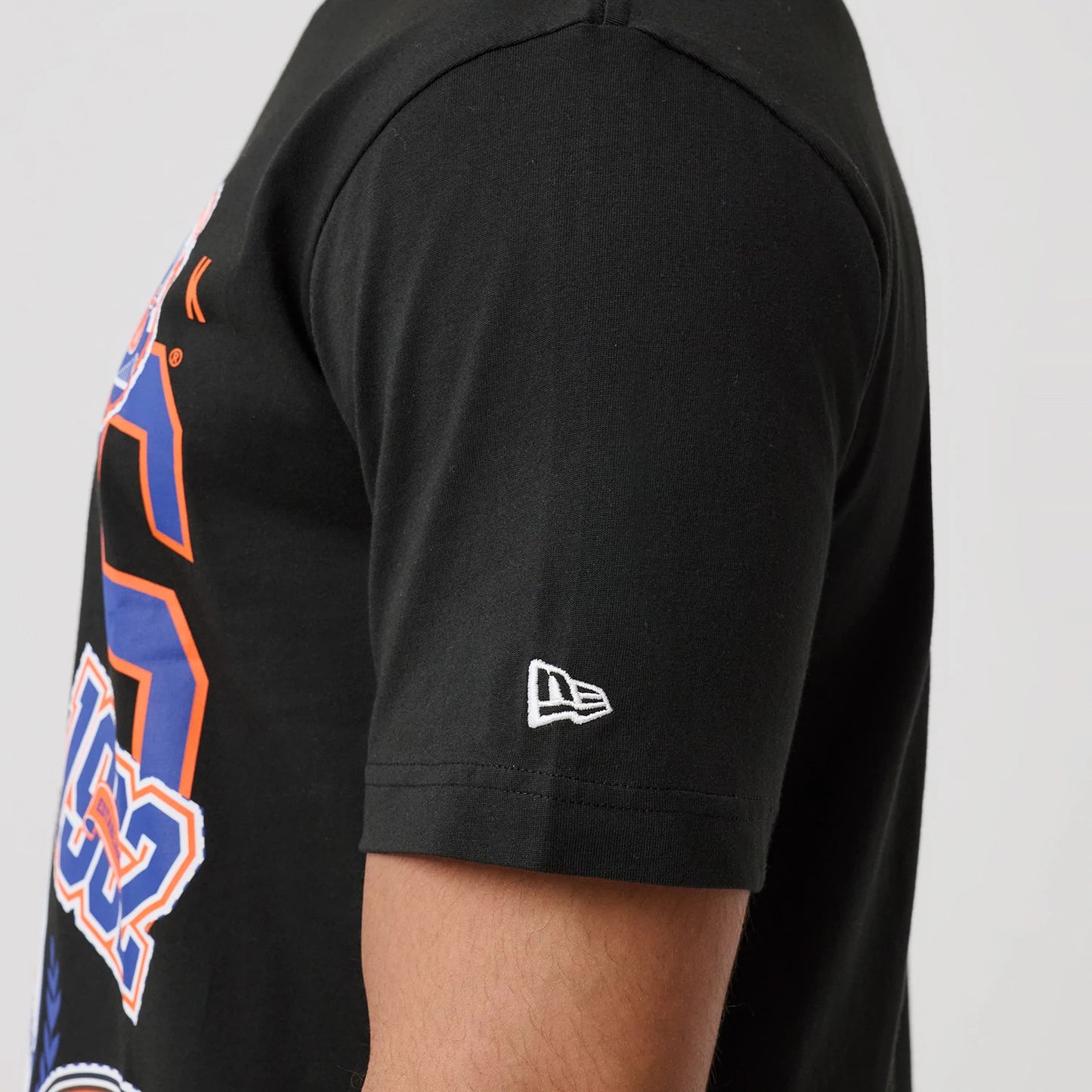 The model is wearing this MLB Sport Classic New York Mets T-Shirt in black. 5
