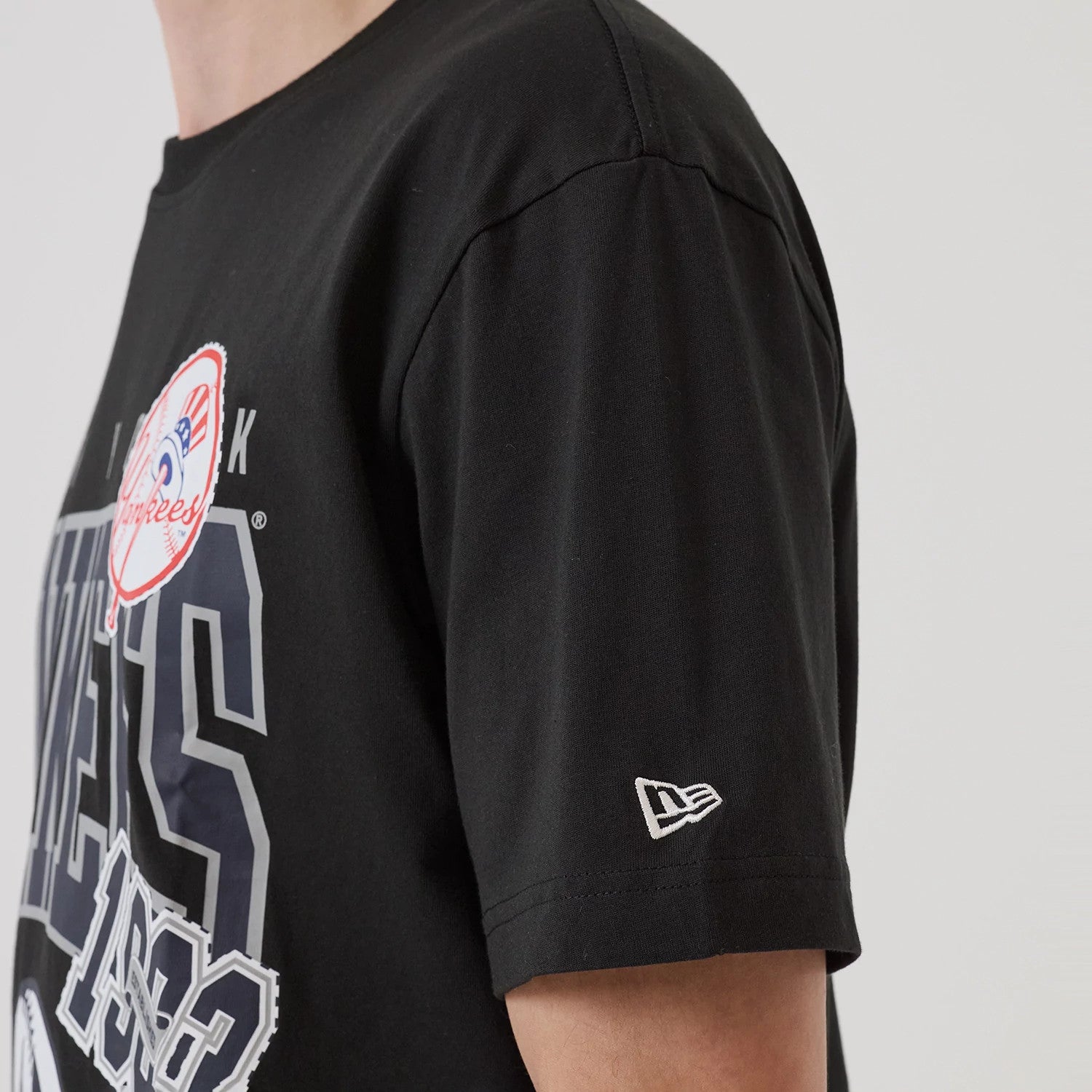 The model is wearing this MLB Sport Classic New York Yankees T-Shirt in black. 6