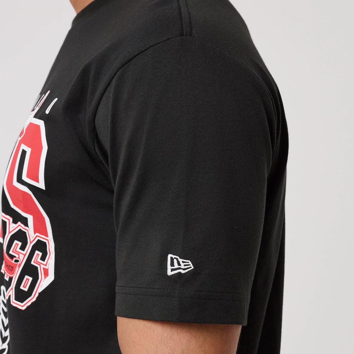 The model is wearing this NBA Sport Classic Chicago Bulls T-Shirt in black. 5