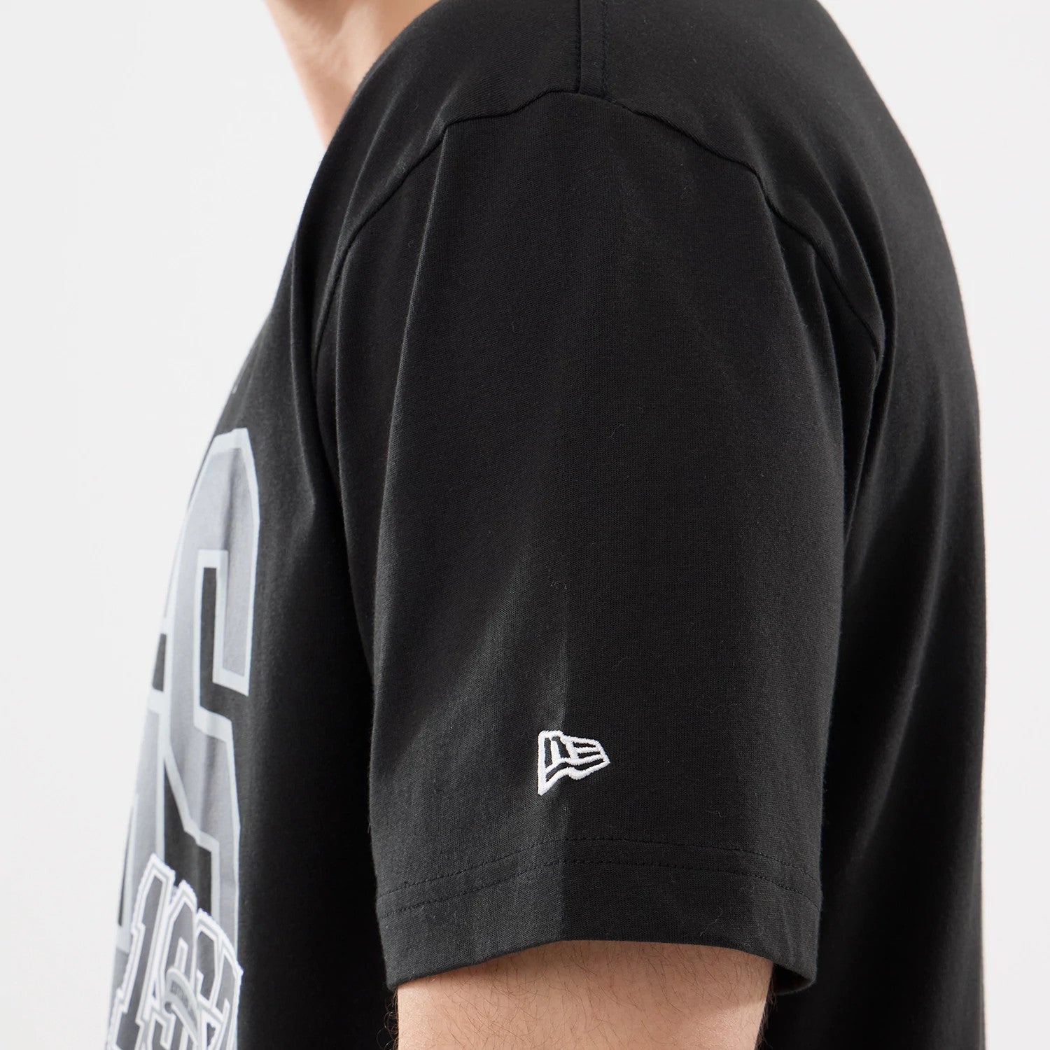 The model is wearing this NHL Sport Classic LA Kings T-Shirt in black. 4