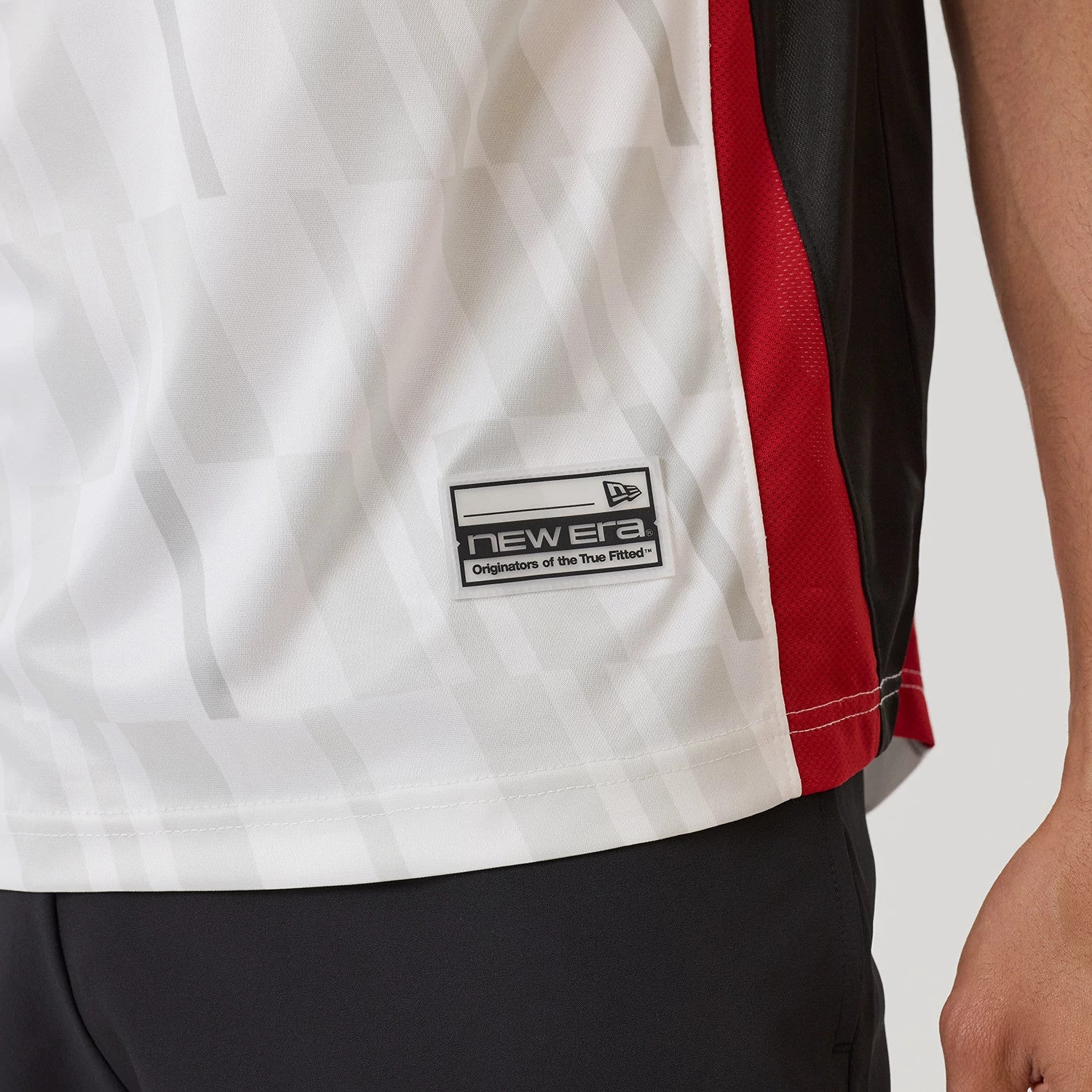 The model is wearing this NBA Match Chicago Bulls T-Shirt in white. 6
