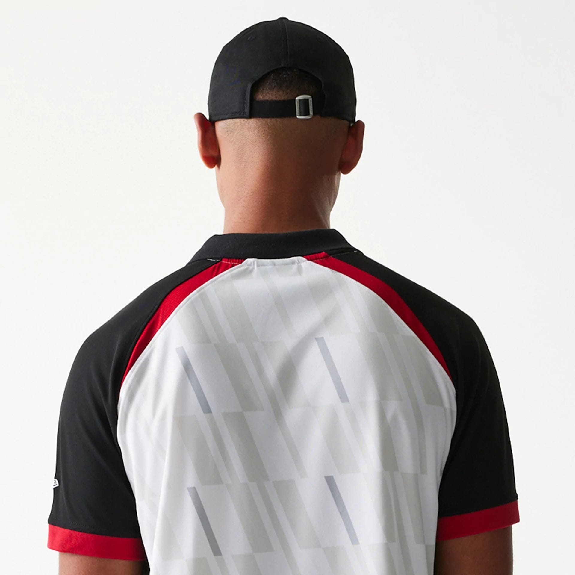 The model is wearing this NBA Match Chicago Bulls T-Shirt in white. 5