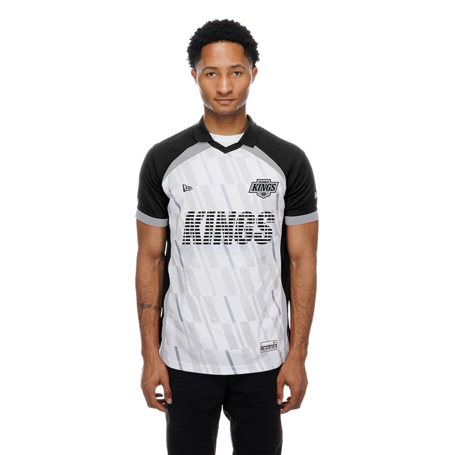 The model is wearing this NHL Match LA Kings T-Shirt in black. 1