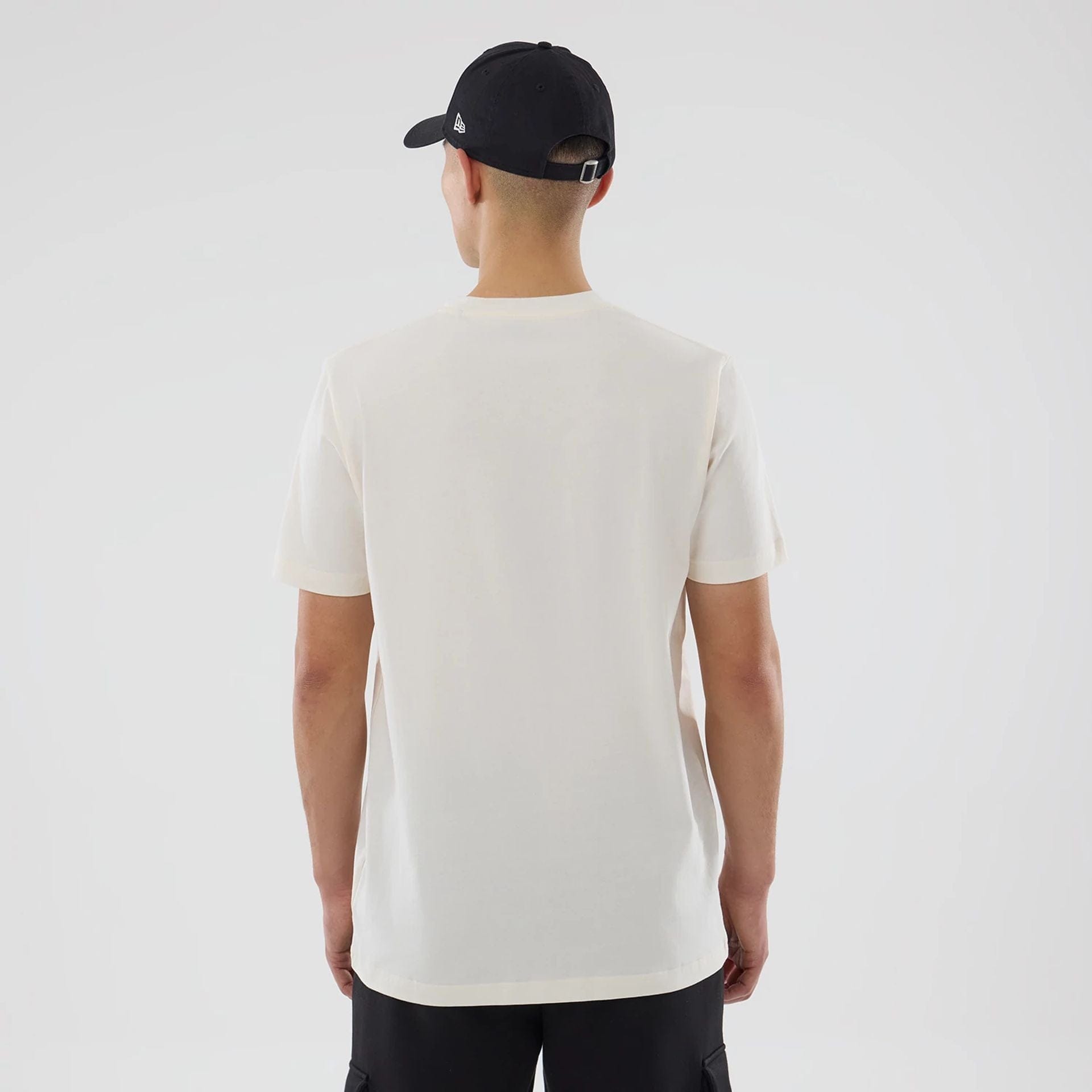 The model is wearing this MLB Spring Training 2026 Cactus League Logo T-Shirt in Cream. 2