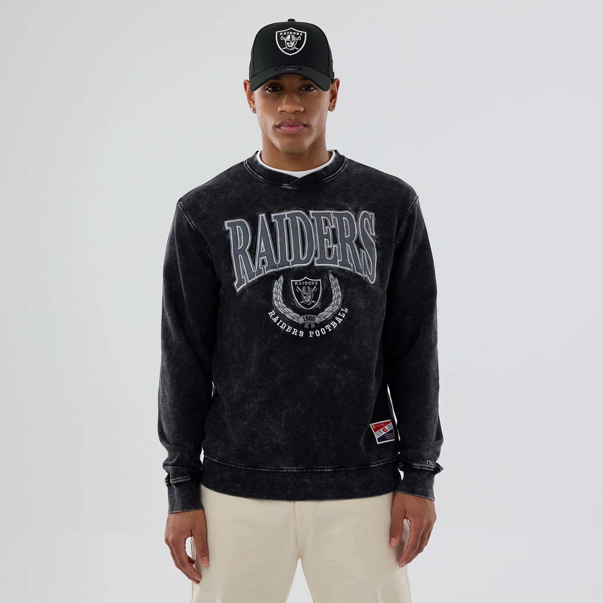 The model is wearing this NFL Las Vegas Raiders Crew Neck Sweater in black. 1