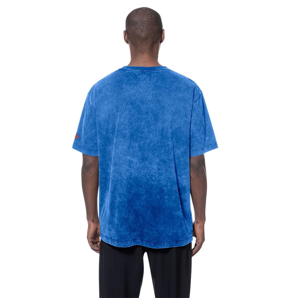 The model is wearing this NBA Oklahoma City Thunder T-Shirt in blue. 3