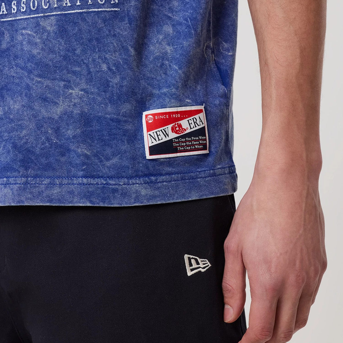 The model is wearing this NBA Oklahoma City Thunder T-Shirt in blue. 4