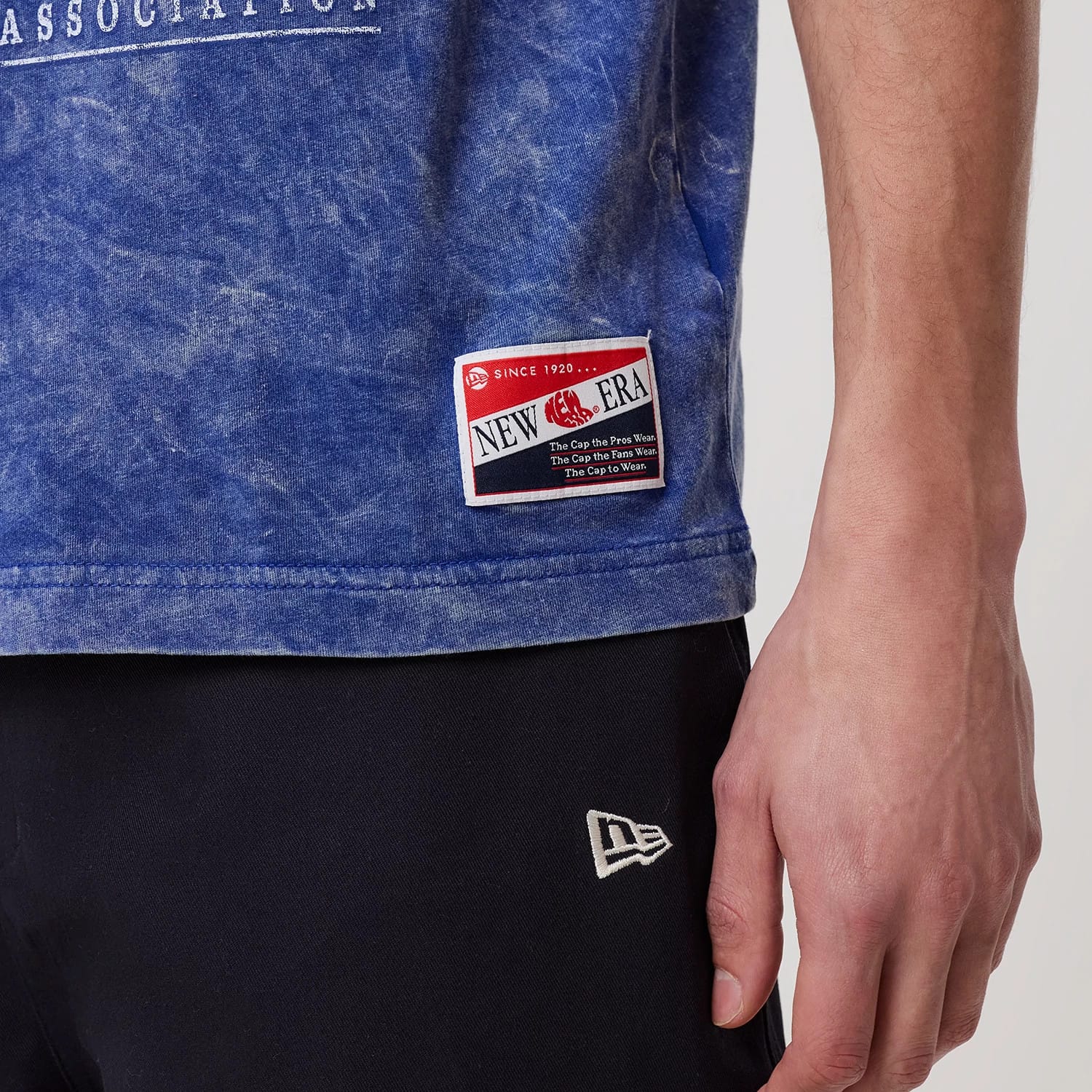 The model is wearing this NBA Oklahoma City Thunder T-Shirt in blue. 4