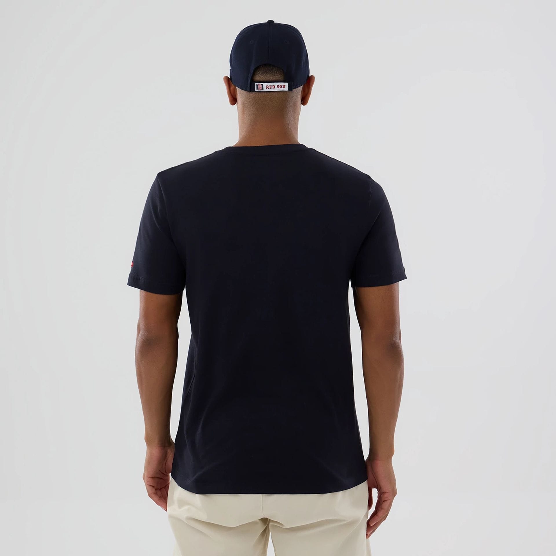 The model is wearing this MLB Popcorn Boston Red Sox T-Shirt in navy. 2
