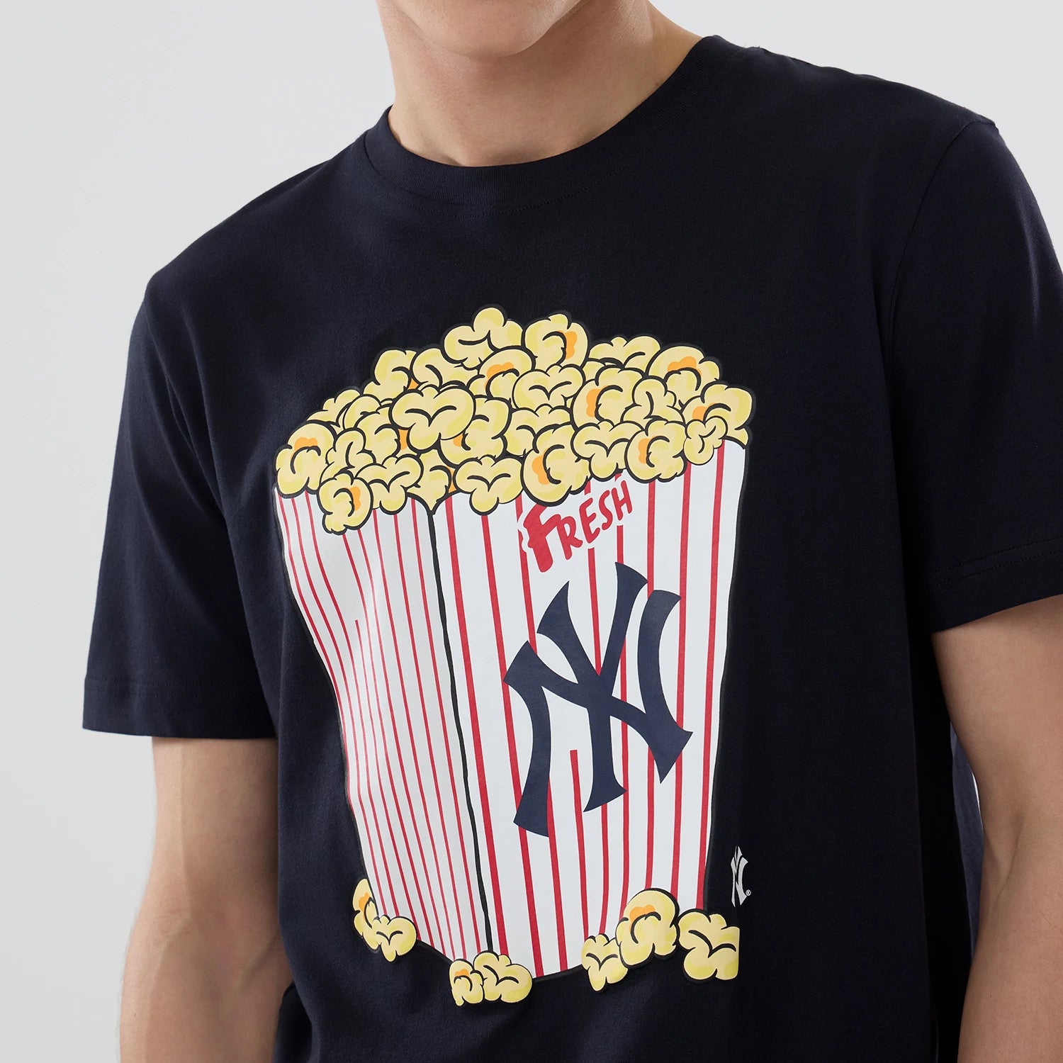 The model is wearing this MLB Popcorn New York Yankees T-Shirt in navy. 5