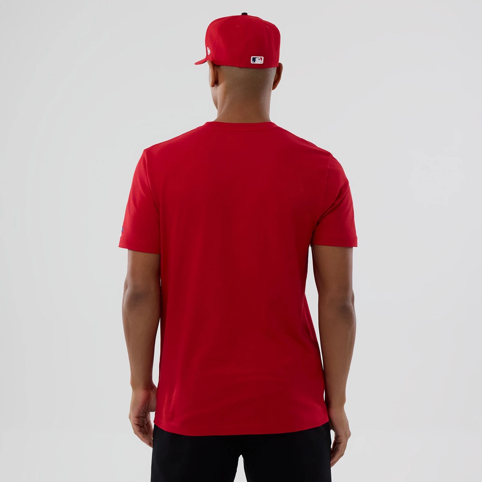 The model is wearing this MLB Popcorn Philadelphia Phillies T-Shirt in red. 2