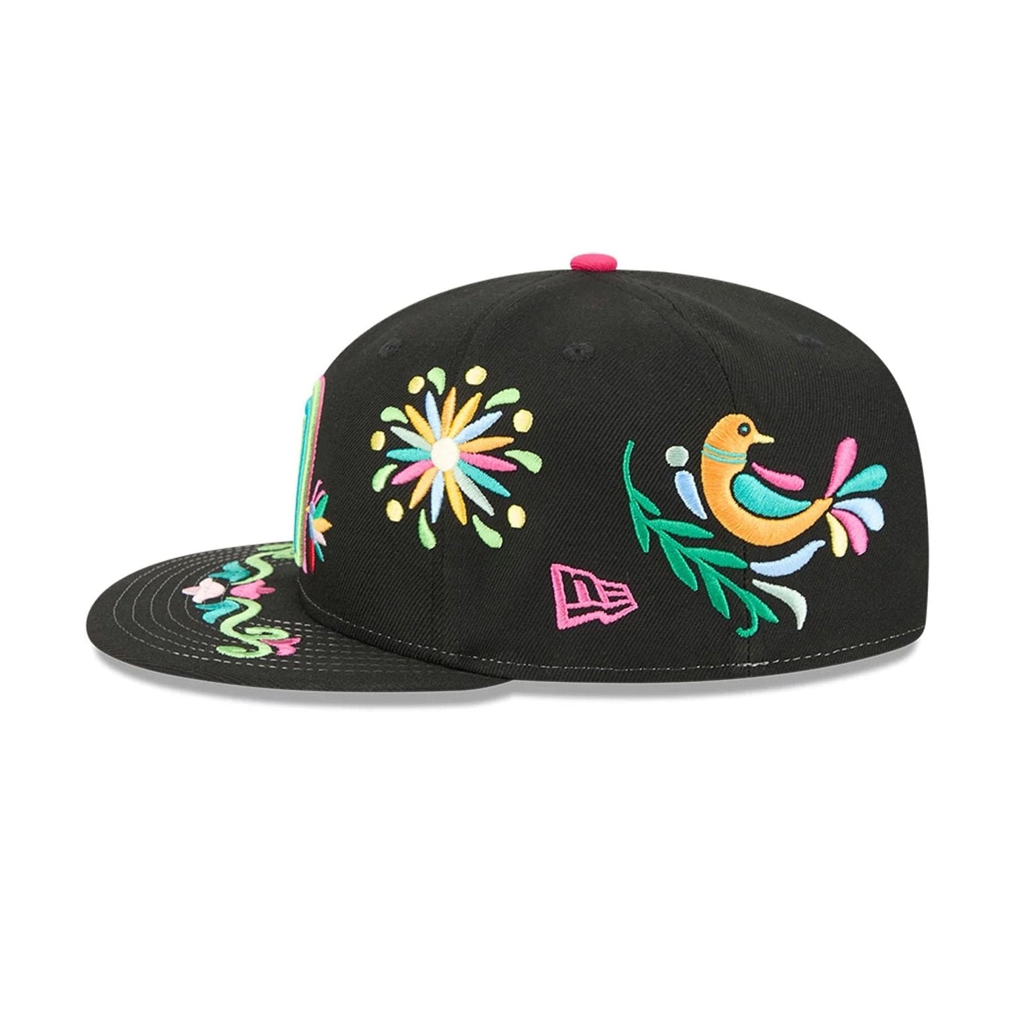 Pictured is this World Baseball Classic Latin Embroidery Mexico 59FIFTY Fitted cap in black. 6