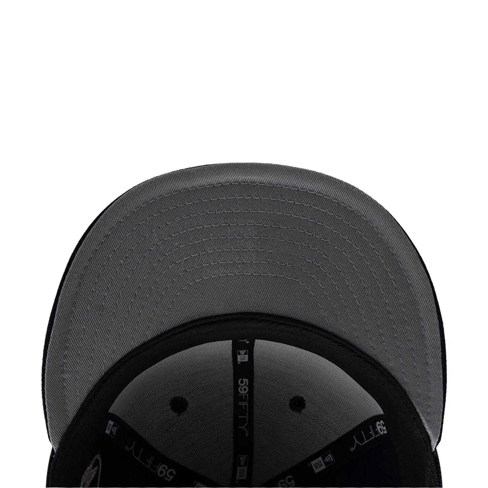 Pictured is this MLB Script New York Yankees 59FIFTY Fitted cap in navy. 2